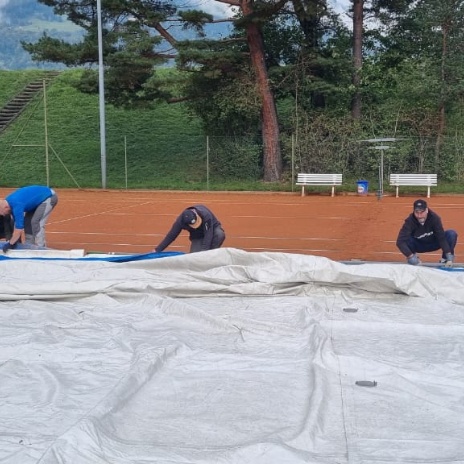 Fotogalerie Die Tennishalle wurde aufgebaut und bald geht die Wintersaison los