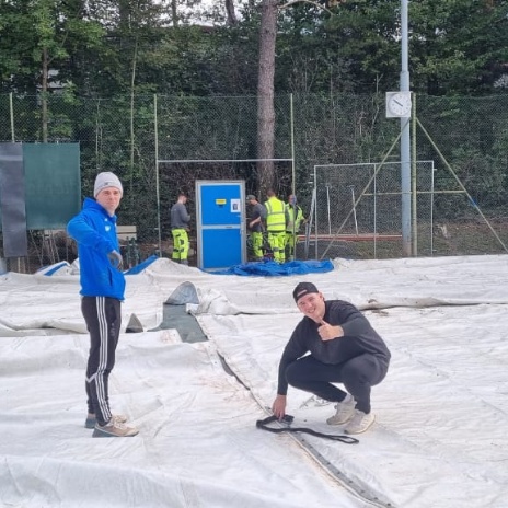 Fotogalerie Die Tennishalle wurde aufgebaut und bald geht die Wintersaison los