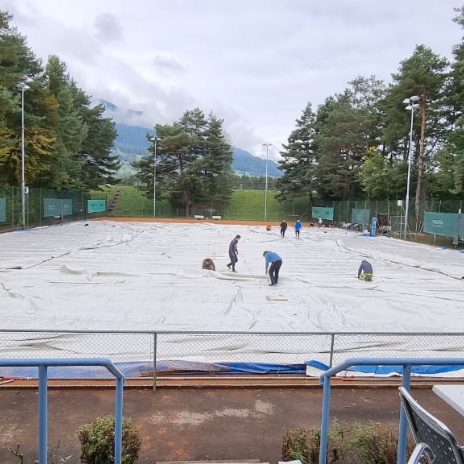 Fotogalerie Die Tennishalle wurde aufgebaut und bald geht die Wintersaison los