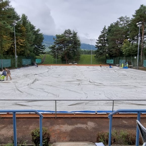 Fotogalerie Die Tennishalle wurde aufgebaut und bald geht die Wintersaison los