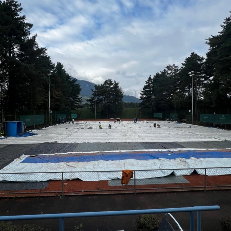 Fotogalerie Die Tennishalle wurde aufgebaut und bald geht die Wintersaison los